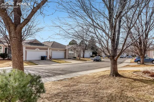 927 Champion CIR, Longmont, CO 80503