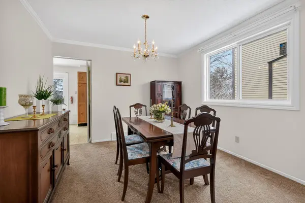 97 Huntsman CRES, Kanata, ON K2M 1H8