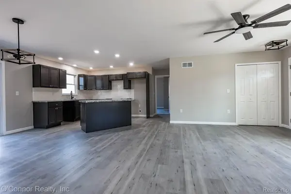 1047 39th ST, Port Huron Charter Township, MI 48060