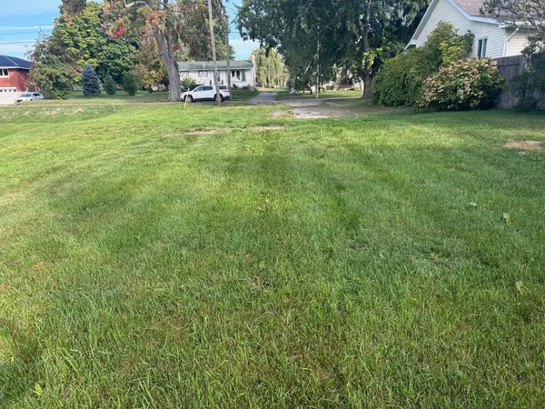 9 Wellington ST W, Athens, ON K0E 1B0