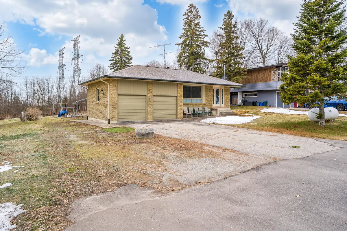 2 Jomar AVE, Pickering, ON L1V 2P9