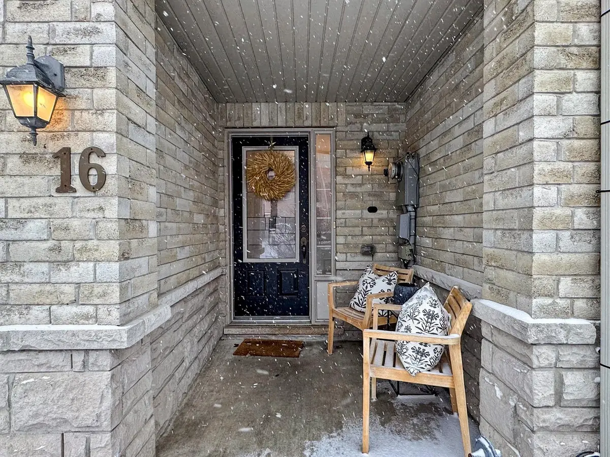 16 SILVESTER ST, Ajax, ON L1Z 0M6