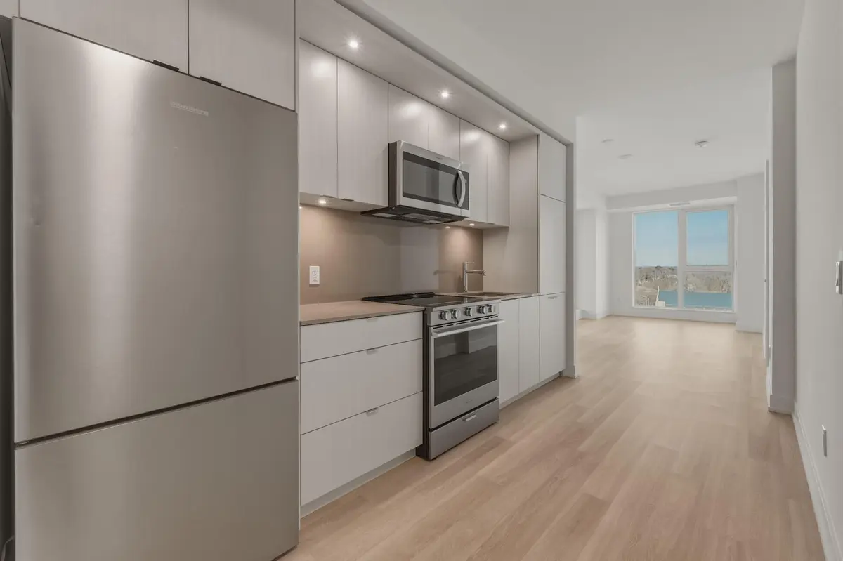 25 Cordova AVE #1112, Toronto W08, ON M9A 0E5