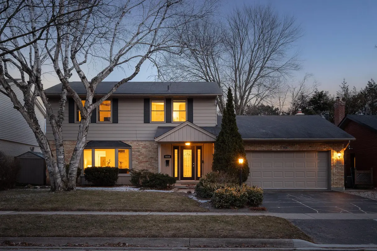 4456 Hawthorne DR, Burlington, ON L7L 1G5