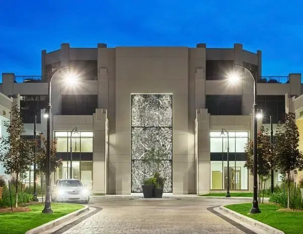 310 Tweedsmuir AVE #203, Toronto C03, ON M5P 2Y2