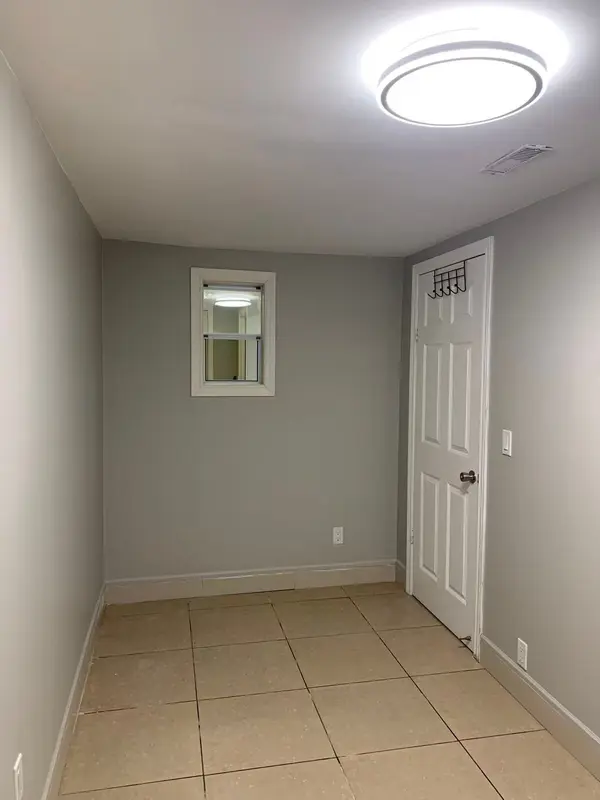 353 Lansdowne AVE #Bsmt, Toronto C01, ON M6H 3Y2