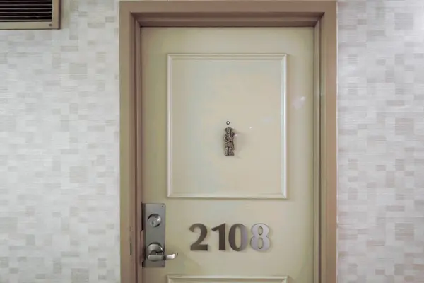 735 Don Mills RD #2108, Toronto C11, ON M3C 1T1