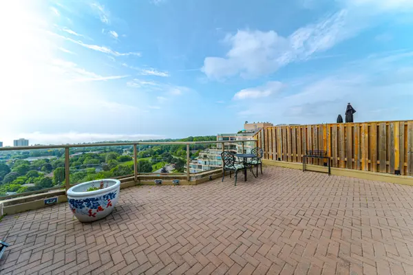 20 Guildwood Pkwy #PH14, Toronto E08, ON M1E 5B6