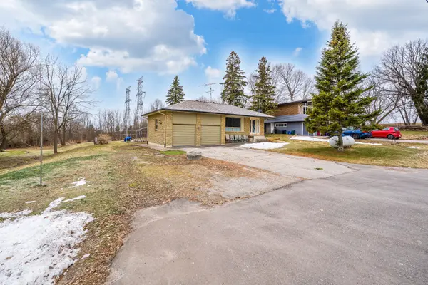 2 Jomar AVE, Pickering, ON L1V 2P9