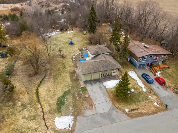 2 Jomar AVE, Pickering, ON L1V 2P9