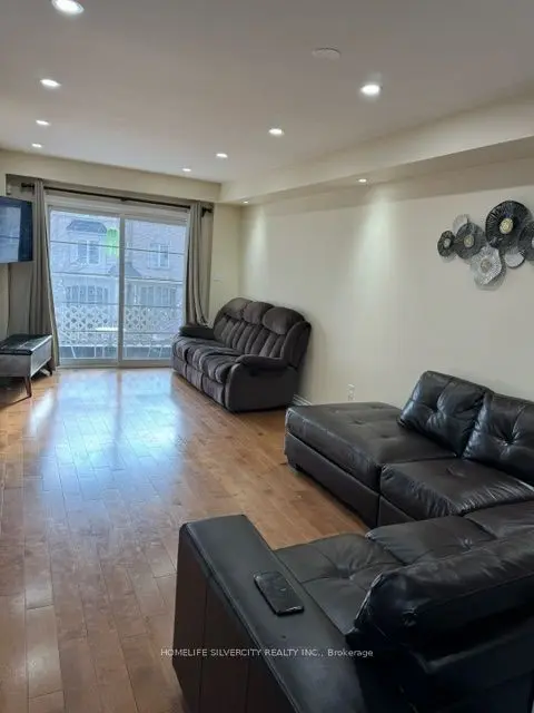 4 Burnsborough ST, Ajax, ON L1S 0B6