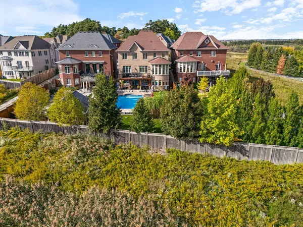 126 Vines PL, Aurora, ON L4G 0R7