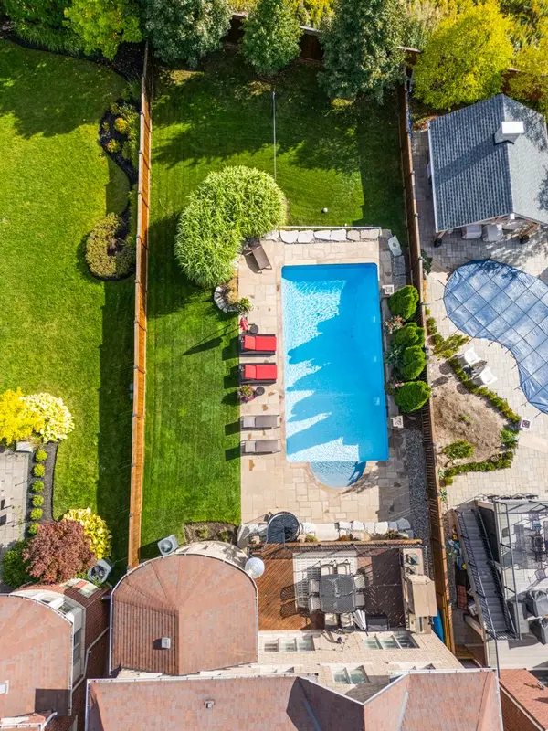 126 Vines PL, Aurora, ON L4G 0R7