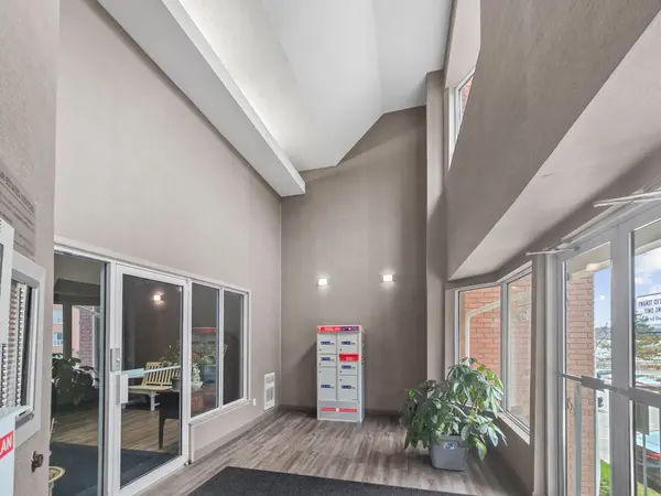 120 Bell Farm RD N #204, Barrie, ON L4M 6J2