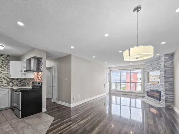 120 Bell Farm RD N #204, Barrie, ON L4M 6J2