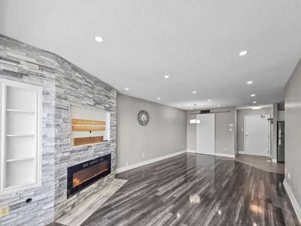 120 Bell Farm RD N #204, Barrie, ON L4M 6J2