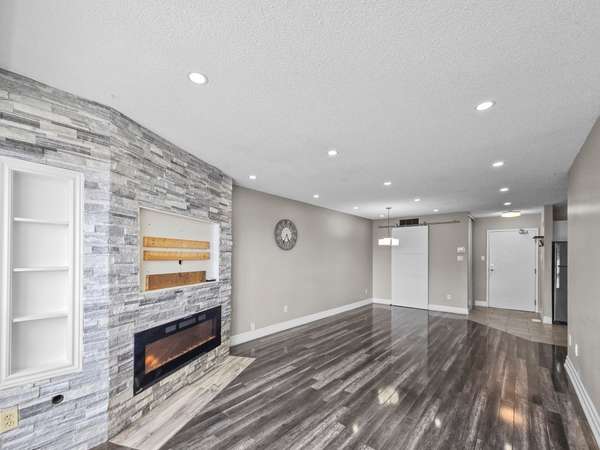 120 Bell Farm RD N #204, Barrie, ON L4M 6J2