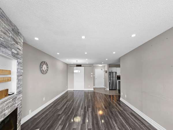 120 Bell Farm RD N #204, Barrie, ON L4M 6J2