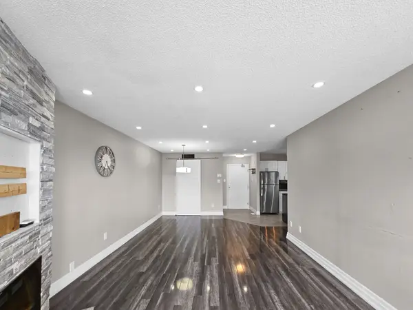 120 Bell Farm RD N #204, Barrie, ON L4M 6J2