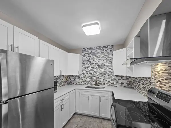 120 Bell Farm RD N #204, Barrie, ON L4M 6J2