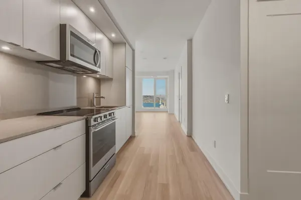 25 Cordova AVE #1112, Toronto W08, ON M9A 0E5