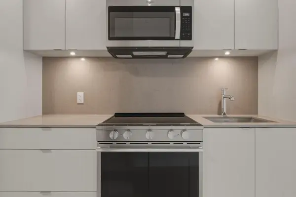 25 Cordova AVE #1112, Toronto W08, ON M9A 0E5