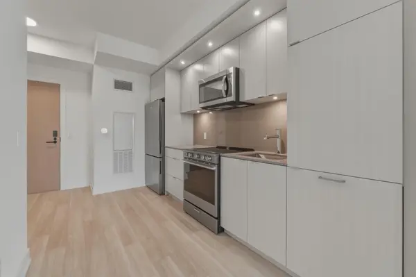 25 Cordova AVE #1112, Toronto W08, ON M9A 0E5