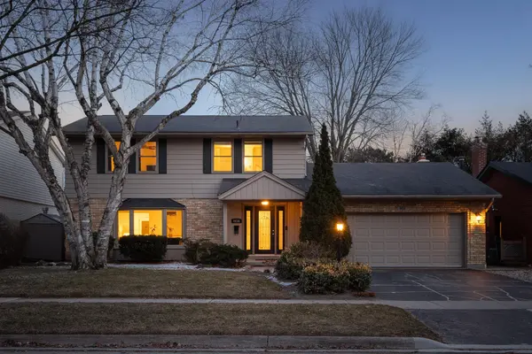 4456 Hawthorne DR, Burlington, ON L7L 1G5