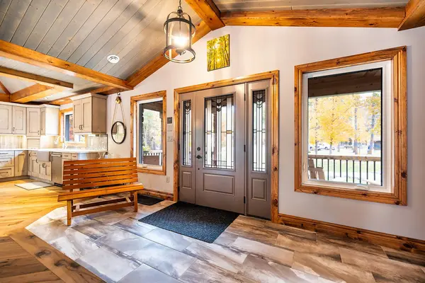 19 Ledge RD, Trent Lakes, ON K0M 1A0