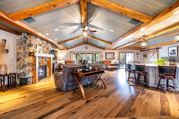 19 Ledge RD, Trent Lakes, ON K0M 1A0