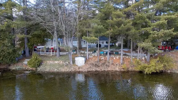 2077 White Lake RD W, Douro-dummer, ON K0L 2H0