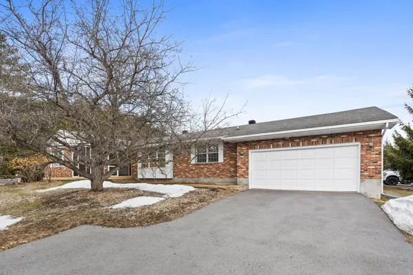 118 Juanita AVE, Carp - Huntley Ward, ON K0A 1L0