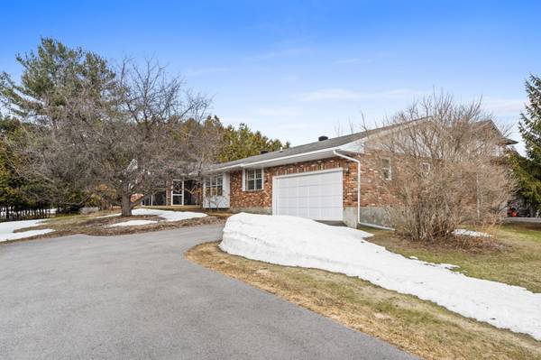 118 Juanita AVE, Carp - Huntley Ward, ON K0A 1L0