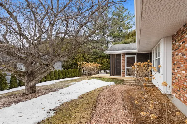 118 Juanita AVE, Carp - Huntley Ward, ON K0A 1L0