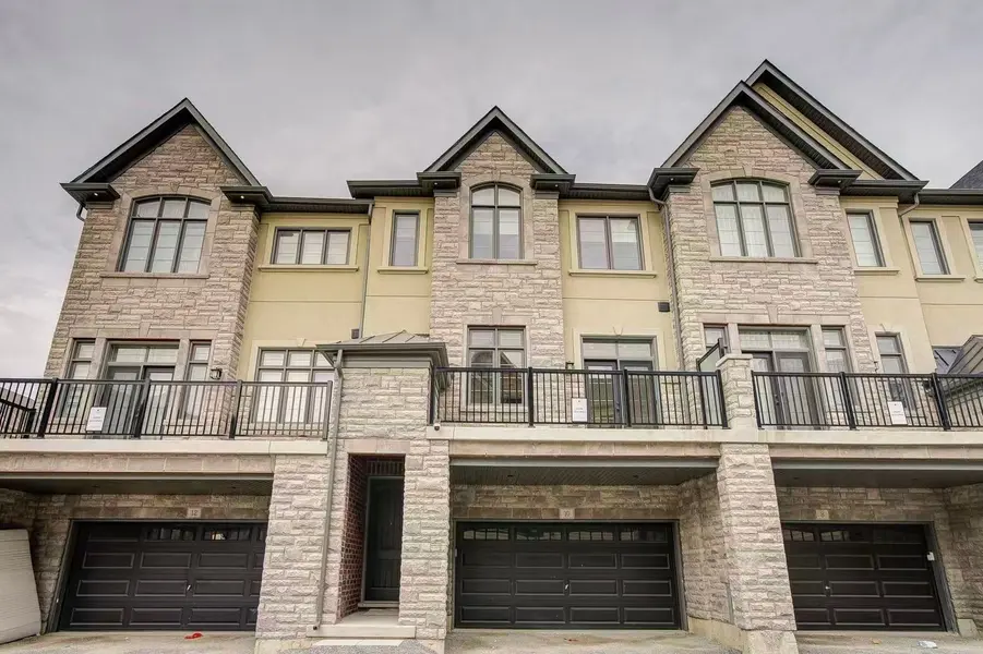 10 Silvermills LN, Markham, ON L6C 3L5