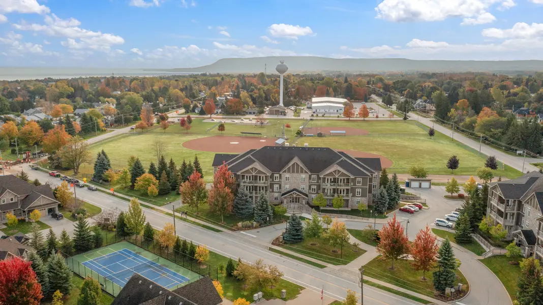 27 Beaver ST #207, Blue Mountains, ON N0H 2P0