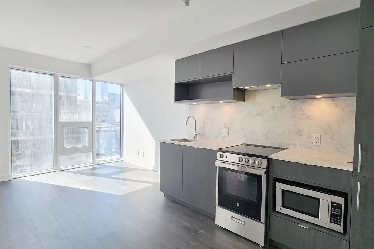 100 Queen ST E #806, Toronto C08, ON M5C 0B5