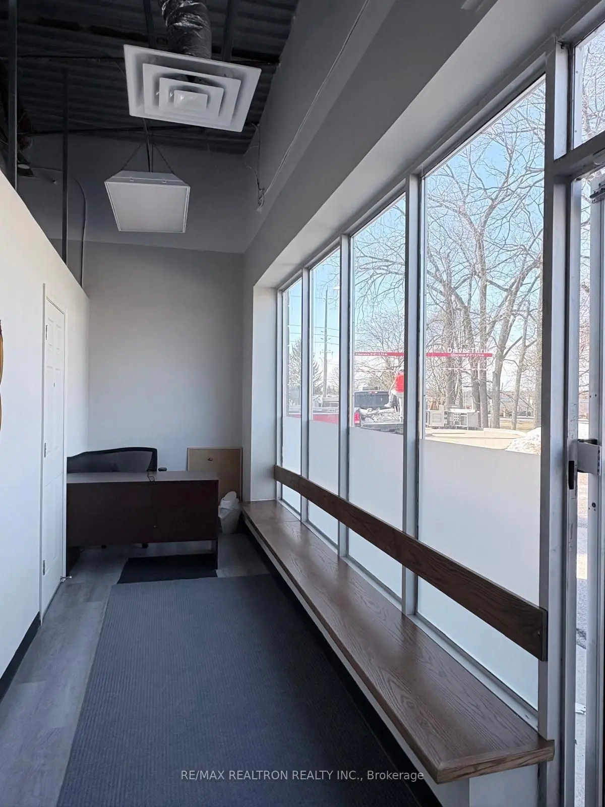 2 Allaura BLVD #4, Aurora, ON L4G 3S6