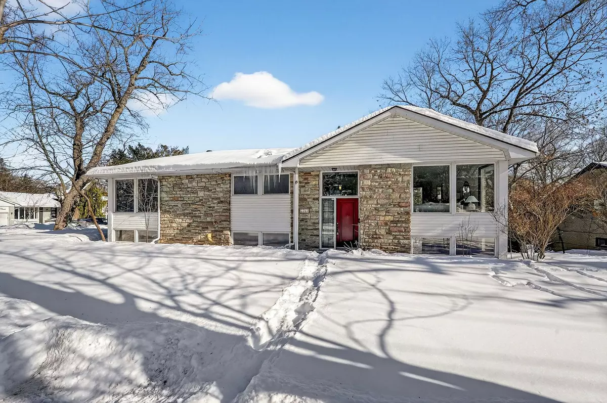 1269 Royal York RD, Toronto W08, ON M9A 4C4