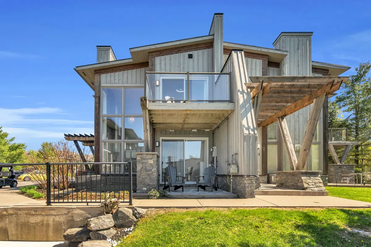 44 Carrick TRL, Gravenhurst, ON P1P 0A6