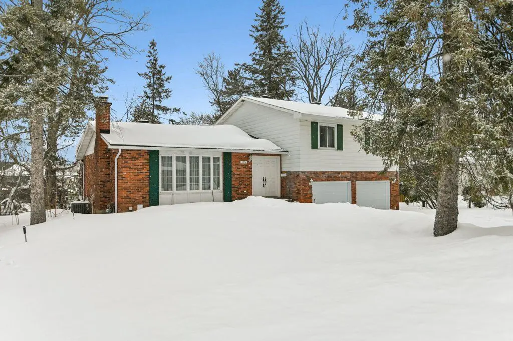 109 Dorothea DR, Billings Bridge - Riverside Park And Area, ON K1V 7C6