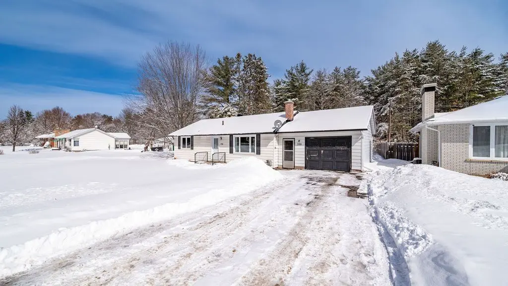 33416 Hwy 17 HWY W, Deep River, ON K0J 1P0