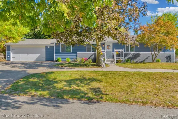 1095 Wyman DR, Waterford Charter Township, MI 48328