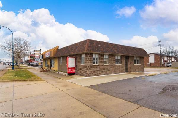 28541 Ford RD, Garden City, MI 48135