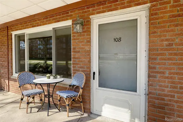 2925 W 13 Mile RD #108, Royal Oak, MI 48073