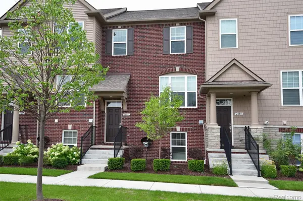 2888 Glenbar CIR, Rochester Hills, MI 48307