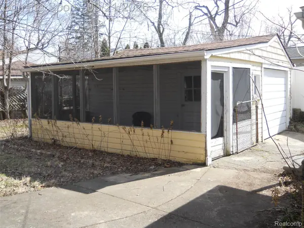 59 Camley DR, Waterford Charter Township, MI 48328