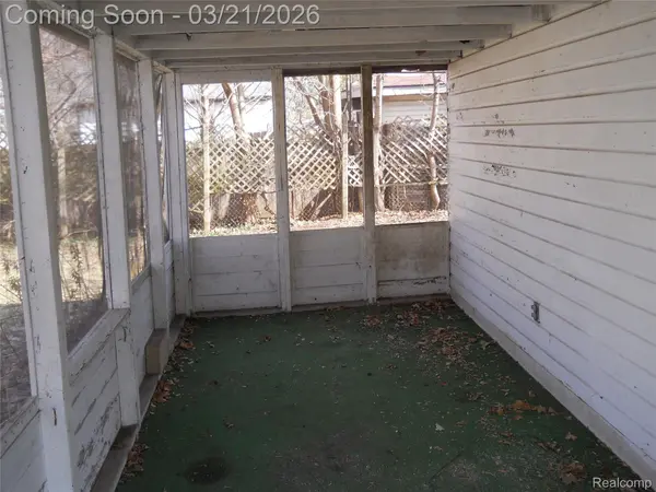 59 Camley DR, Waterford Charter Township, MI 48328