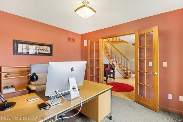 5045 Ashford RD, Independence Charter Township, MI 48348