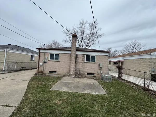 5722 CENTRALIA ST, Dearborn Heights, MI 48127